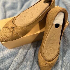 Women's Tan Ballet Flats